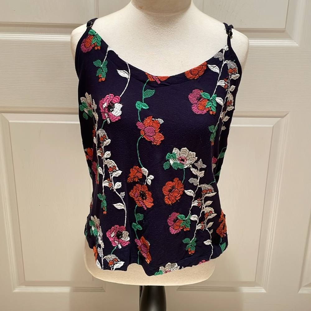 Kellen Embroidered Tank Top Size Medium